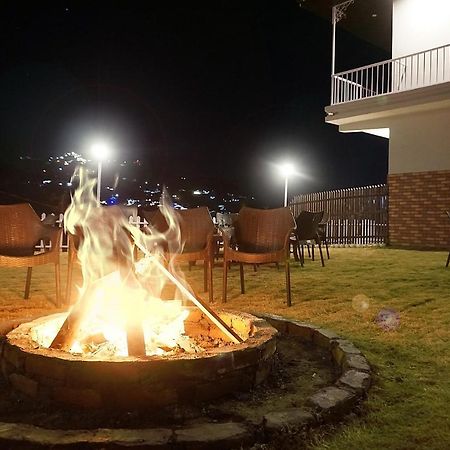 Sl Manor Hill Resort Mussoorie Eksteriør bilde