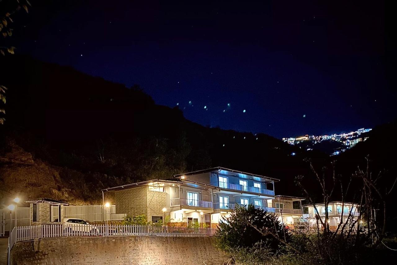 Sl Manor Hill Resort Mussoorie Eksteriør bilde